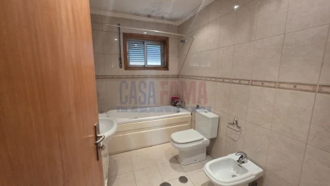 Apartamento T2 para Venda em Nogueira e Silva Escura