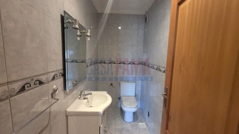 Apartamento T2 para Venda em Nogueira e Silva Escura