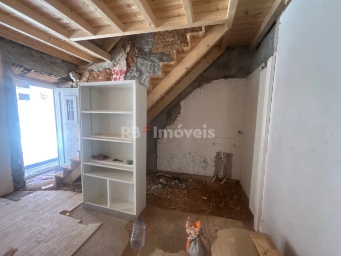 Moradia T1 para Venda em São João Baptista e Santa Maria dos Olivais Foto 2