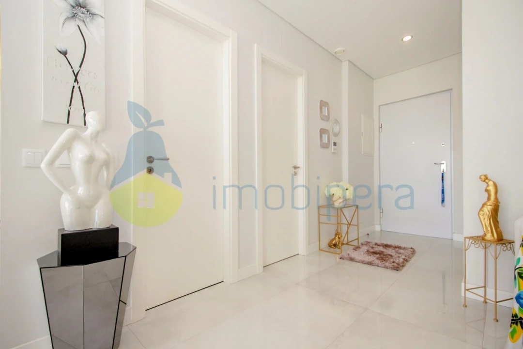Moradia T3 para Venda em Ferreiras Foto 3