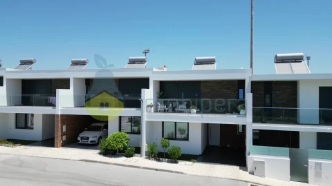 Moradia T3 para Venda em Ferreiras