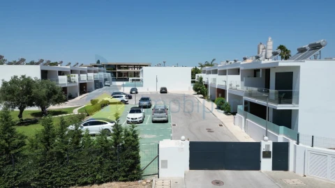 Moradia T3 para Venda em Ferreiras
