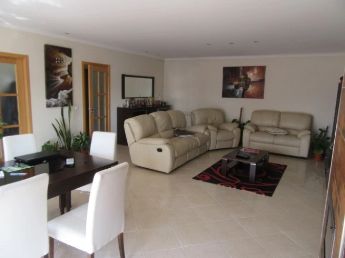 Moradia T3 para Venda em Vieira de Leiria Foto 2