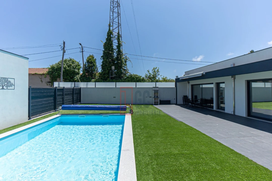 Moradia T3 para Venda em Arcozelo Foto 1