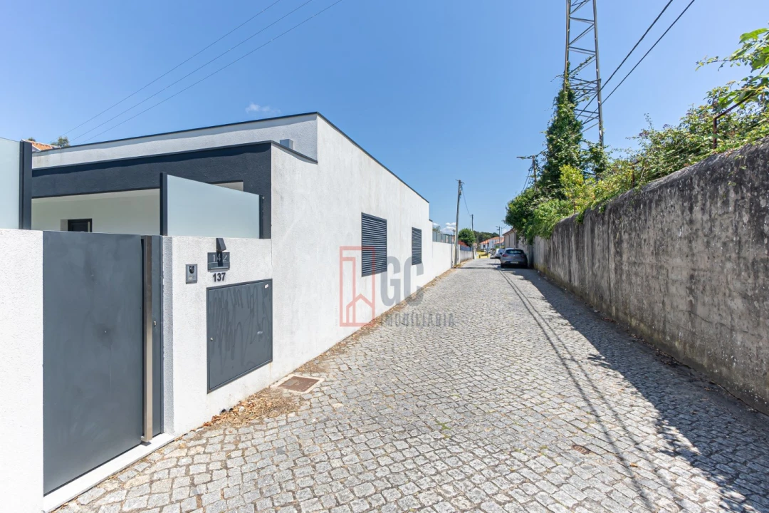 Moradia T3 para Venda em Arcozelo Foto 3