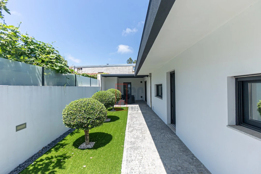 Moradia T3 para Venda em Arcozelo Foto 5