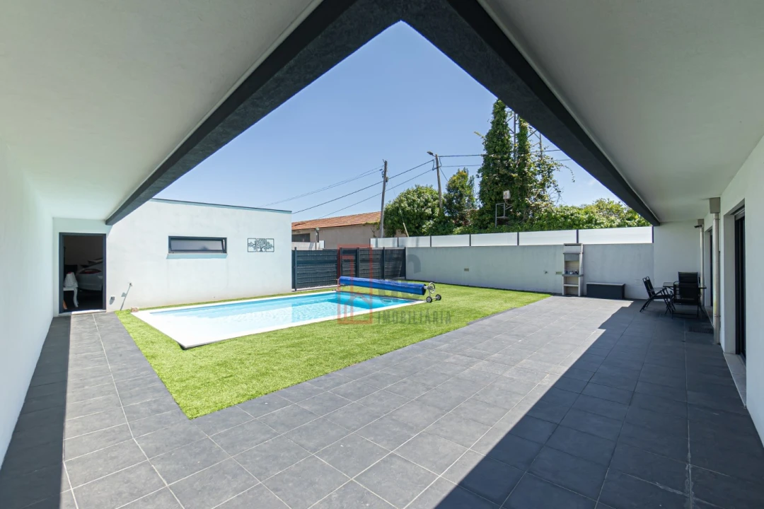 Moradia T3 para Venda em Arcozelo Foto 34