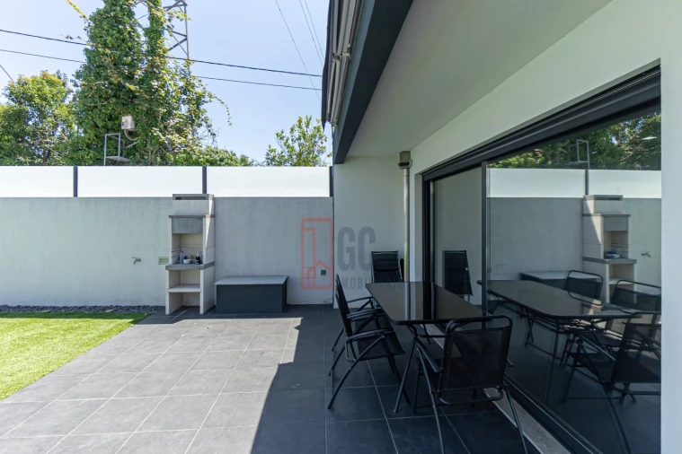 Moradia T3 para Venda em Arcozelo Foto 36