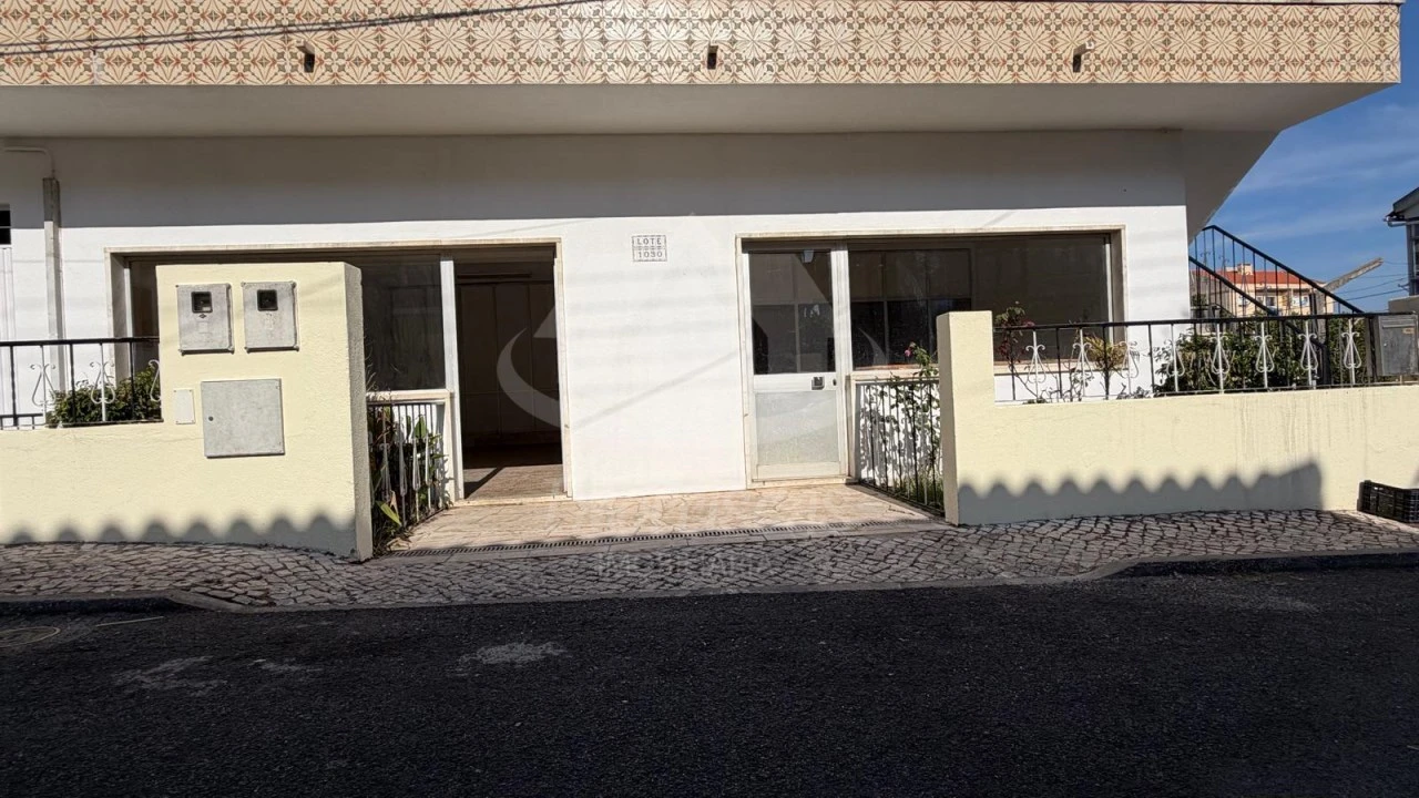 Loja para Arrendamento em Santa Iria de Azoia, São João da Talha e Bobadela Foto 2
