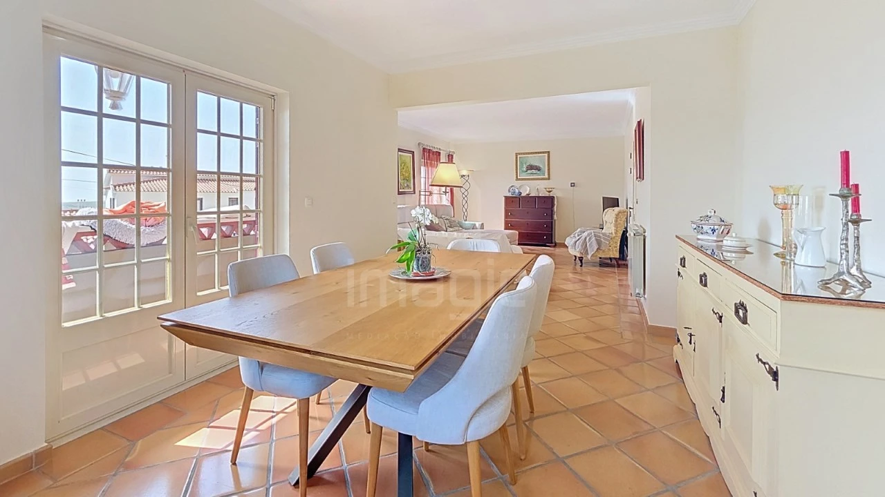 Moradia T4 para Venda em Encarnação Foto 11