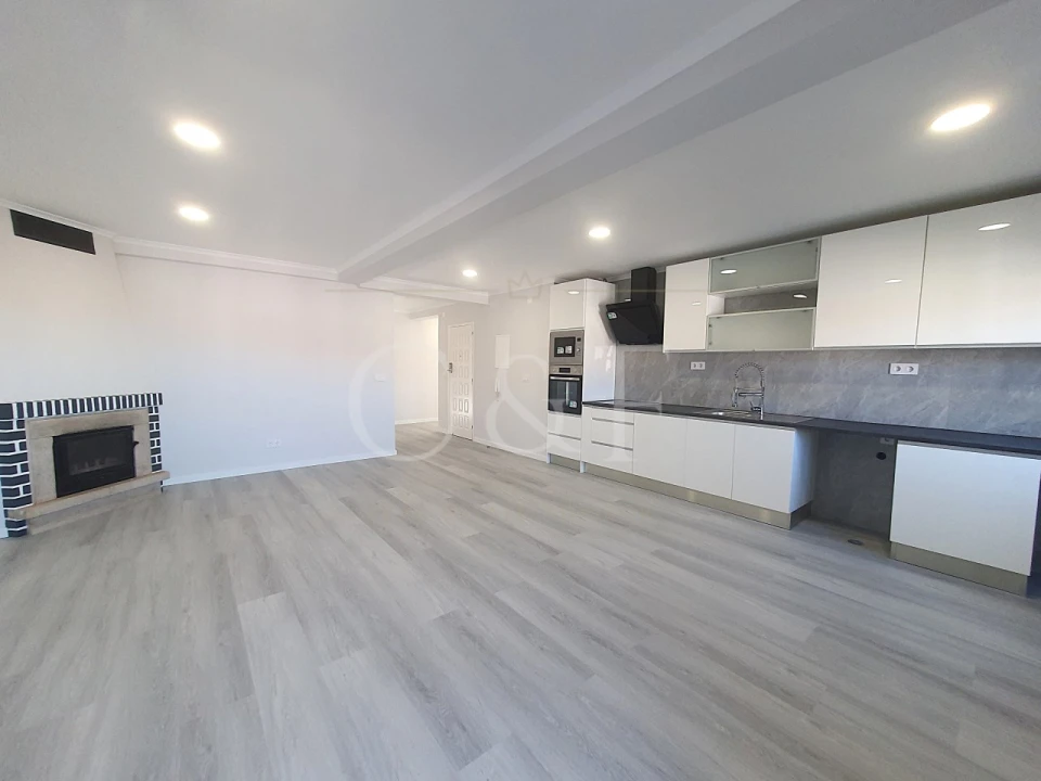 Apartamento T4 para Venda em Amora Foto 1