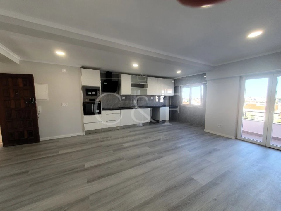 Apartamento T4 para Venda em Amora Foto 2