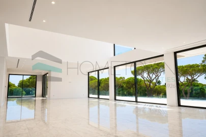 Moradia T8 para Venda em Quarteira