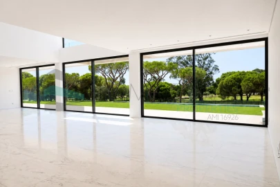 Moradia T8 para Venda em Quarteira