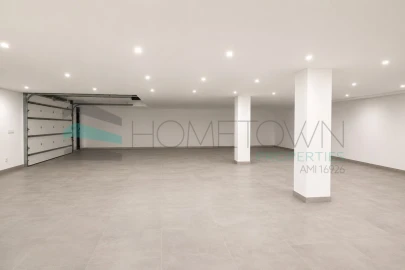 Moradia T8 para Venda em Quarteira