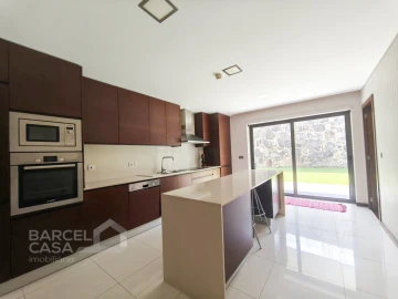 Moradia T4 para Venda em Gamil e Midões