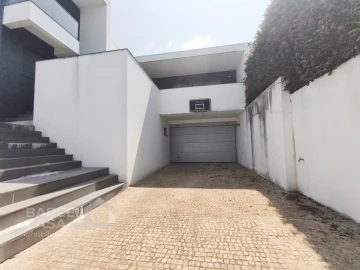 Moradia T4 para Venda em Gamil e Midões