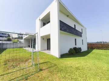 Moradia T4 para Venda em Gamil e Midões
