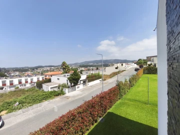Moradia T4 para Venda em Gamil e Midões