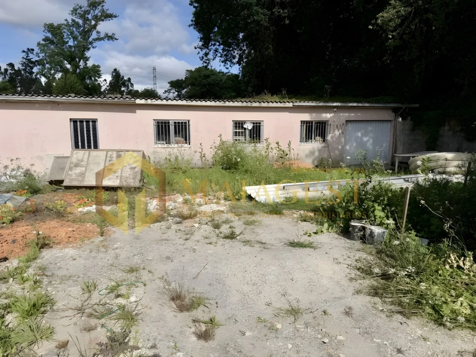Armazém para Arrendamento em Serzedo e Perosinho Foto 1