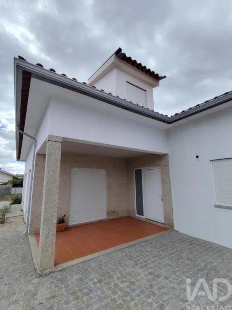 Moradia T3 para Venda em Midões