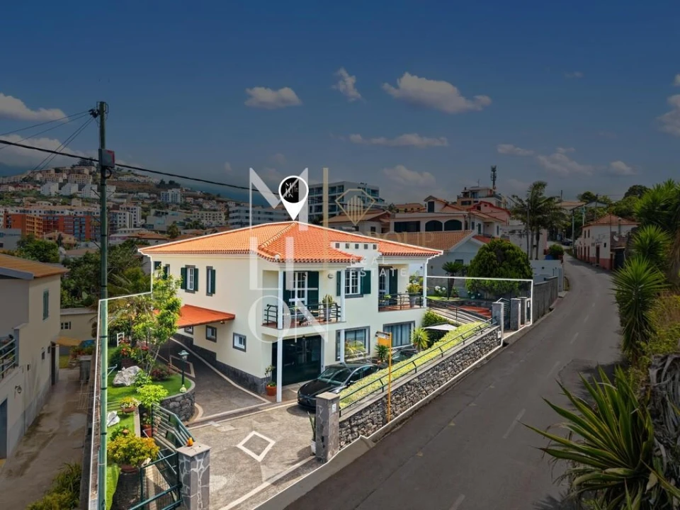 Moradia T3 para Venda em Santo Antonio Foto 1