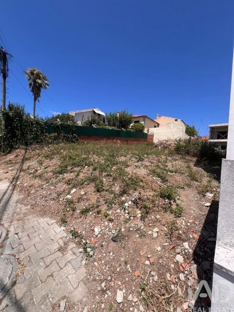 Terreno para Venda em Loures