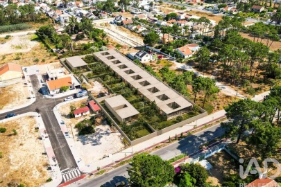 Terreno para Venda em Charneca de Caparica e Sobreda