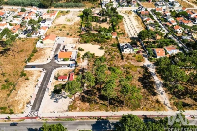 Terreno para Venda em Charneca de Caparica e Sobreda