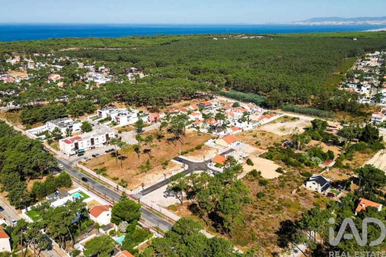 Terreno para Venda em Charneca de Caparica e Sobreda Foto 2