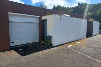 Moradia T4 para Venda em Posto Santo