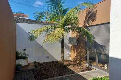 Moradia T4 para Venda em Posto Santo