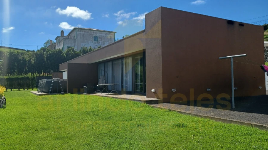 Moradia T4 para Venda em Posto Santo