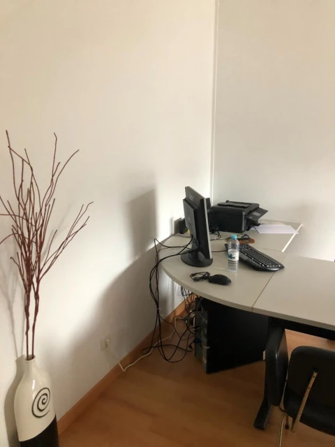 Escritório para Arrendamento em Vila de Prado
