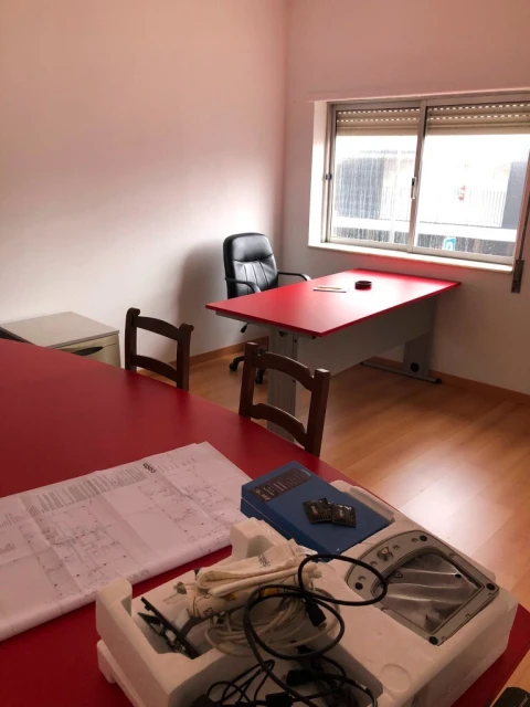 Escritório para Arrendamento em Vila de Prado
