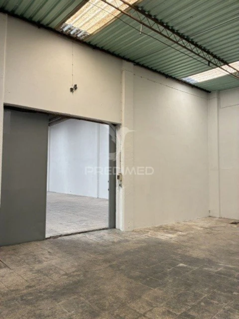Armazém para Arrendamento em Pechão