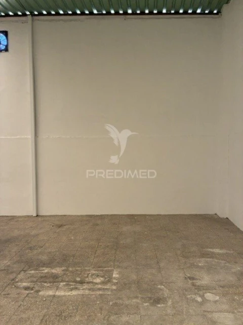 Armazém para Arrendamento em Pechão