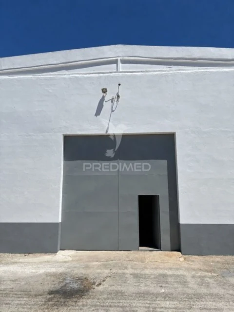 Armazém para Arrendamento em Pechão