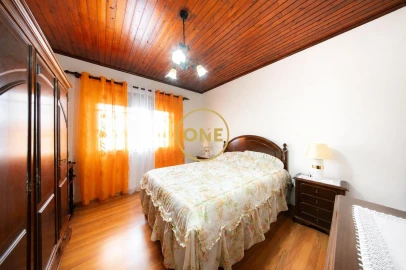 Moradia T4 para Venda em Feteiras