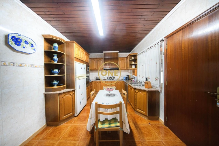 Moradia T4 para Venda em Feteiras Foto 14