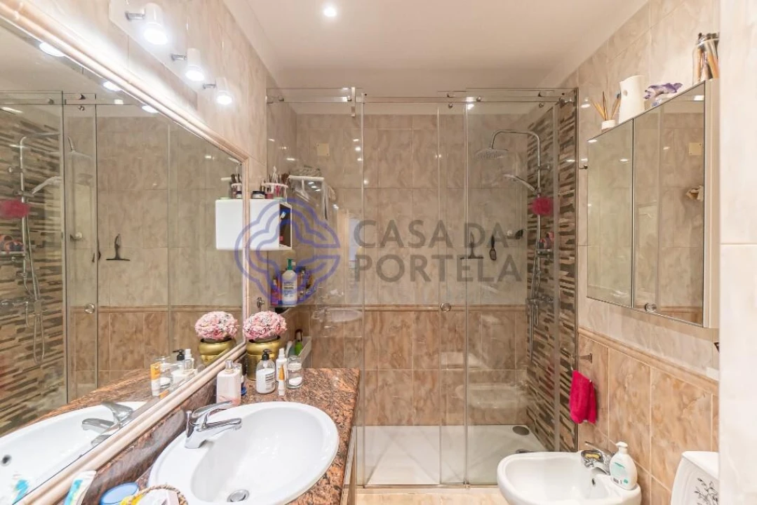 Apartamento T2 para Venda em Oliveira do Douro Foto 10