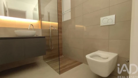 Apartamento T2 para Arrendamento em Carcavelos e Parede