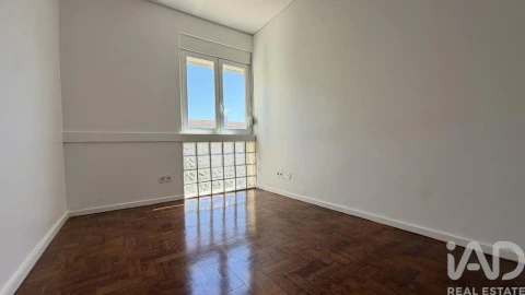 Apartamento T2 para Arrendamento em Carcavelos e Parede