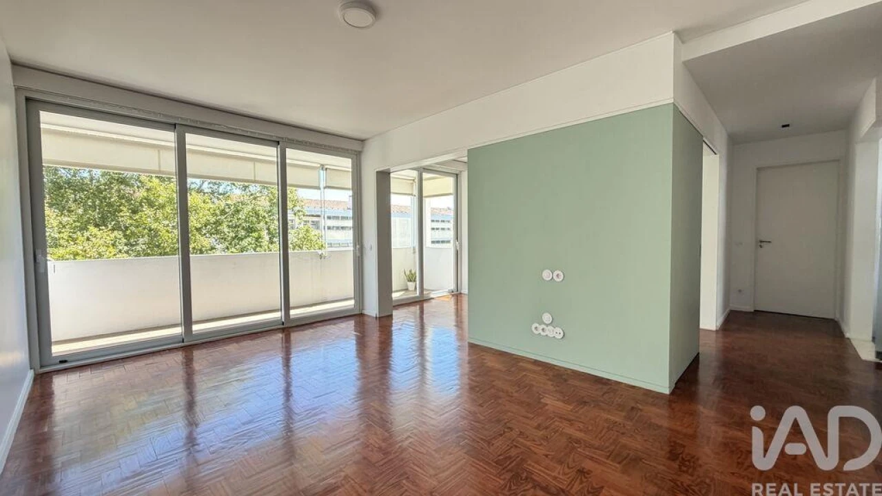 Apartamento T2 para Arrendamento em Carcavelos e Parede Foto 2