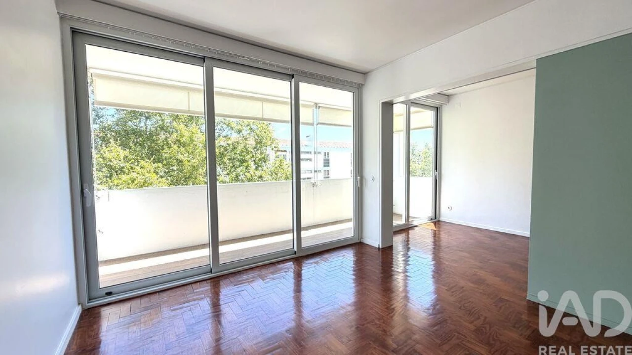 Apartamento T2 para Arrendamento em Carcavelos e Parede Foto 5