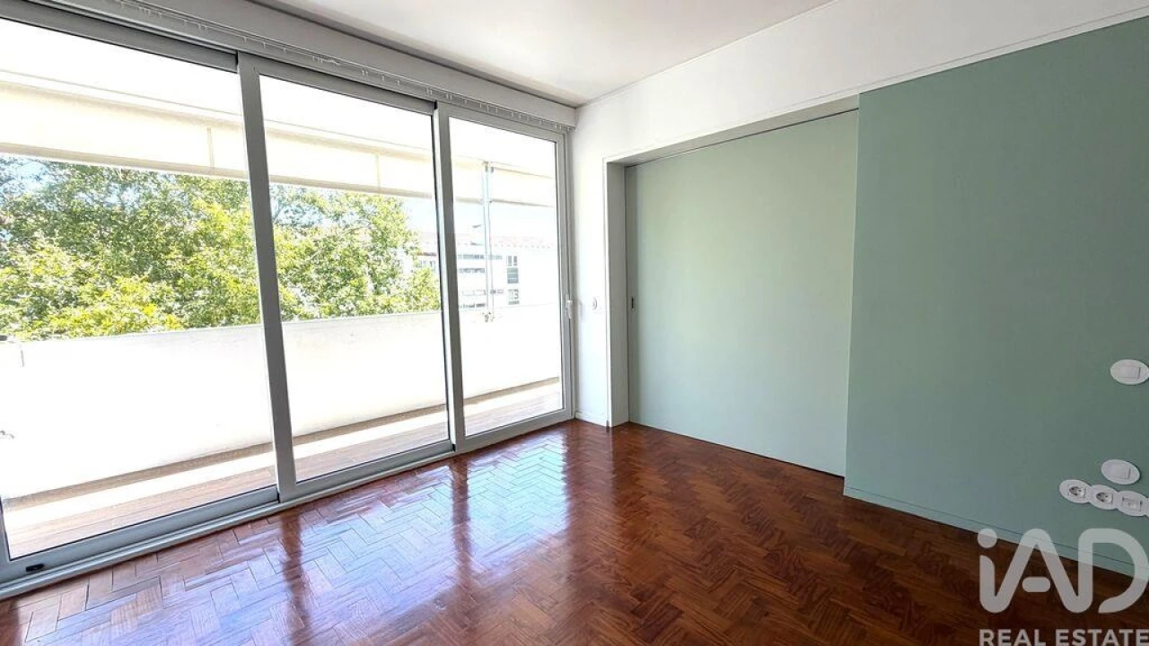 Apartamento T2 para Arrendamento em Carcavelos e Parede Foto 8