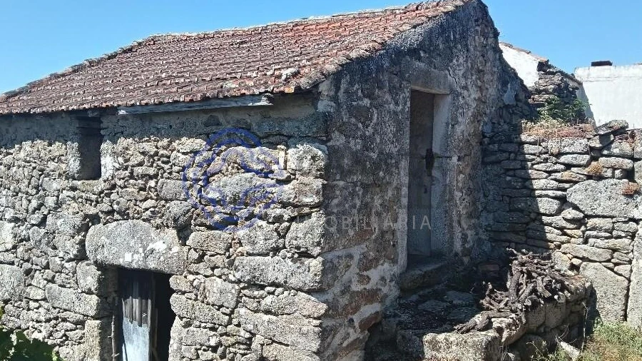 Moradia T3 para Venda em Aricera e Goujoim