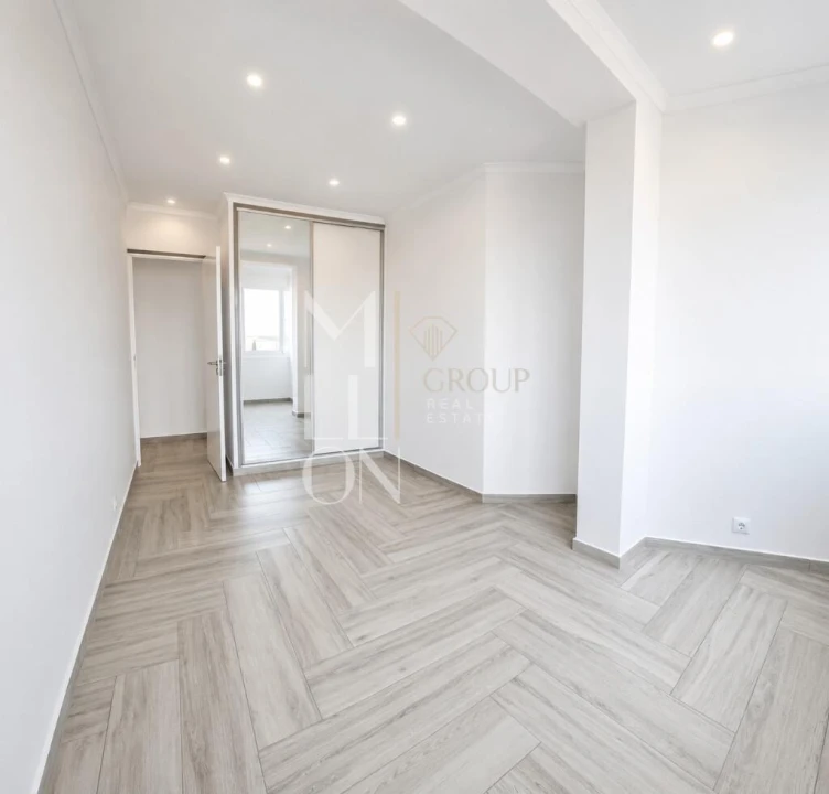 Apartamento T2 para Venda em Portimão Foto 9