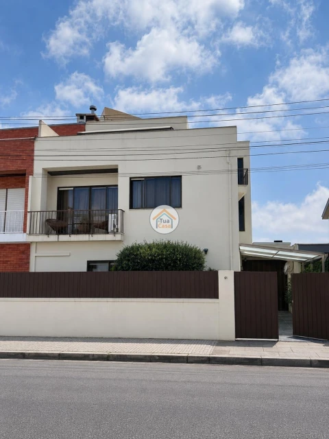 Moradia T5 para Venda em Mafamude e Vilar do Paraíso