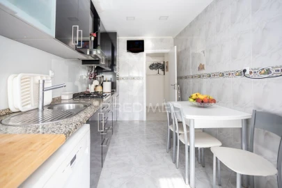Apartamento T2 para Venda em Laranjeiro e Feijó